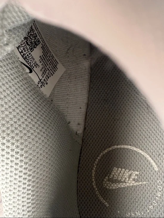 Nike Women’s Sneakers in Sage Green and Cream - Picture 4 of 9